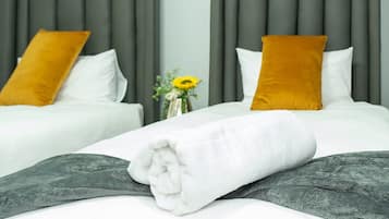 2 Schlafzimmer, Zimmersafe, Schreibtisch, Bügeleisen/Bügelbrett