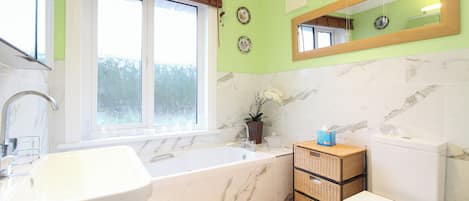 Standard Double Room | Bathroom