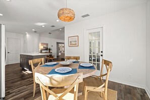 Dining - Newly remolded home in the center of Dauphin Island (Dauphin Island)