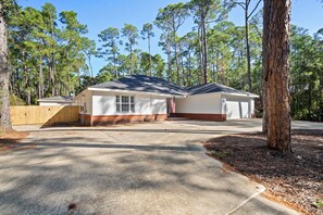 Exterior - Newly remolded home in the center of Dauphin Island (Dauphin Island)