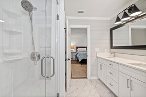 Bathroom - Newly remolded home in the center of Dauphin Island (Dauphin Island)
