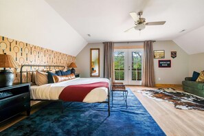 6 bedrooms, iron/ironing board, WiFi, bed sheets