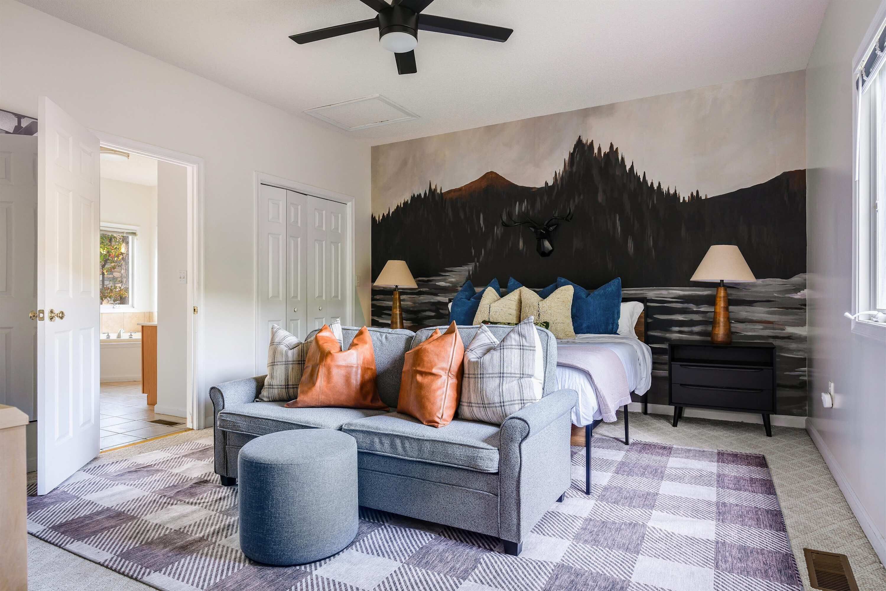 6 bedrooms, desk, iron/ironing board, WiFi