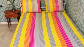 2 bedrooms, desk, free WiFi, bed sheets