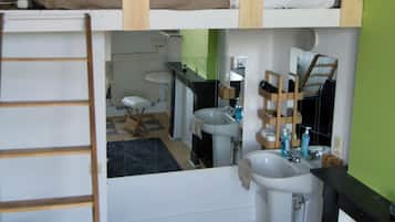 1 bedroom, desk, iron/ironing board, free WiFi