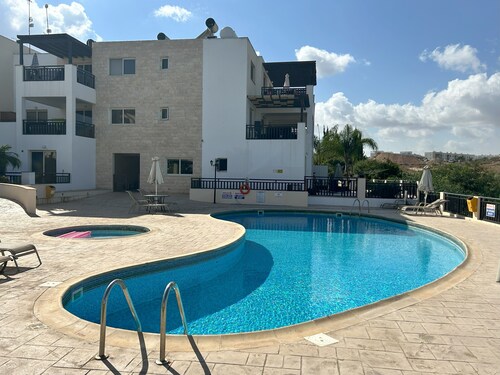 Armonia Court Kapparis, cosy 1 bed  apartment, shared pool, beach/shops nearby