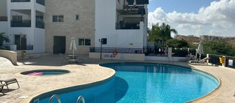 Armonia Court Kapparis, cosy 1 bed  apartment, shared pool, beach/shops nearby