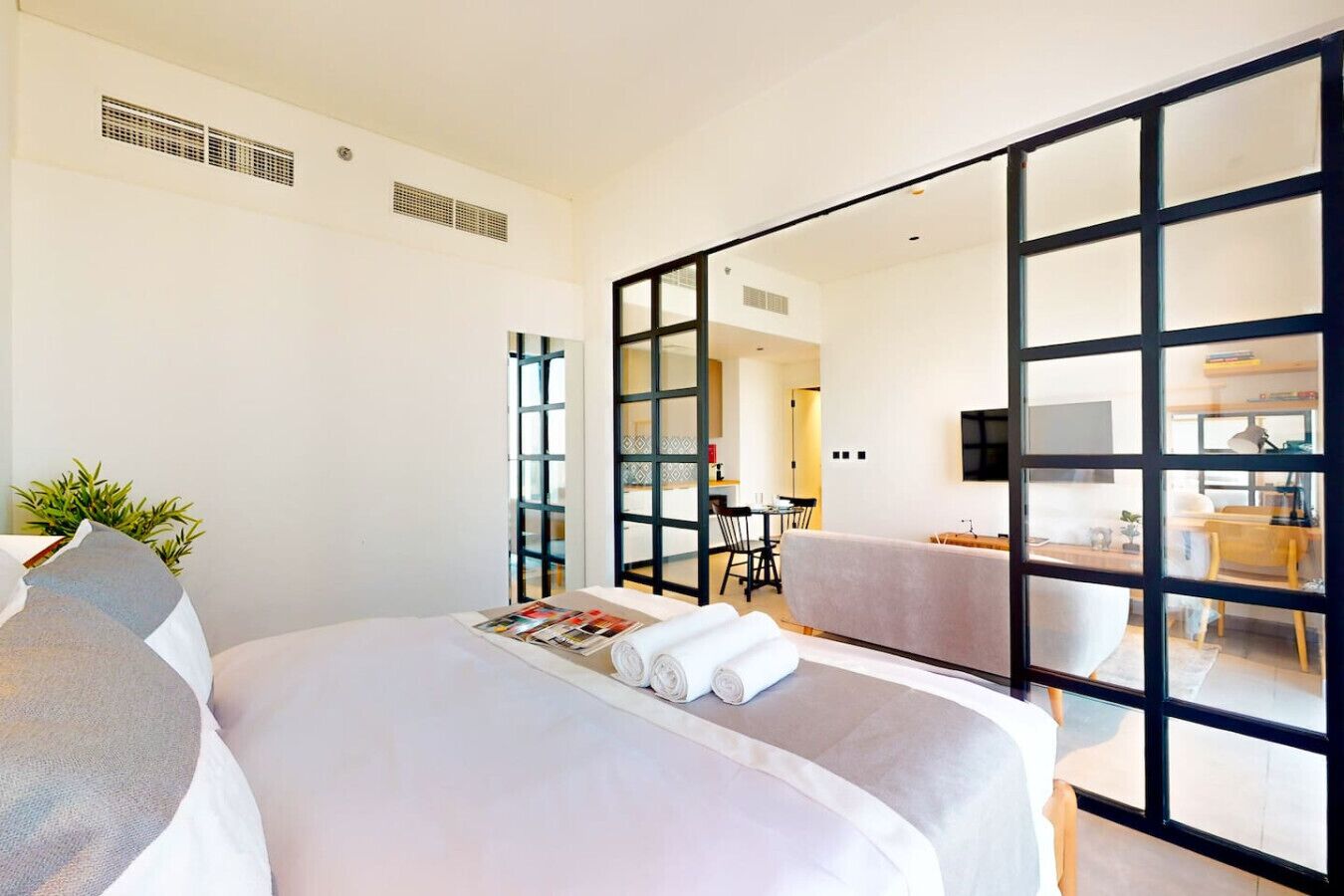 2 bedrooms, desk, iron/ironing board, WiFi