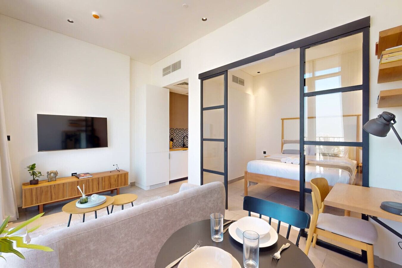Iron/ironing board, WiFi, bed sheets