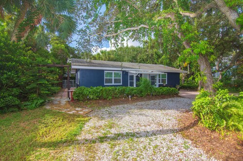 Beach Bungalow w/ Private Beach Access 1 BD, 2 BA, Dogs Welcome, Quiet