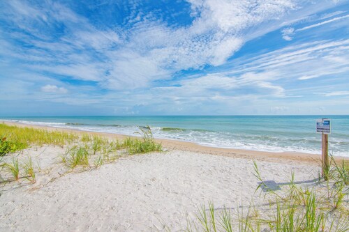 Beach Bungalow w/ Private Beach Access   1 BD, 2 BA, Dogs Welcome, Quiet