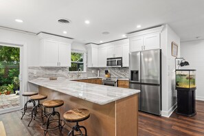 Fridge, microwave, oven, stovetop - Beach Bungalow w/ Private Beach Access 1 BD, 2 BA, Dogs Welcome, Quiet (Vero Beach)