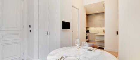 تناول الطعام