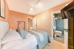 Shower, hair dryer, towels, soap - Beautiful Flat in Hipster Hackney / Very Spacious! (London)