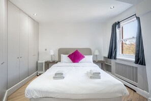 2 soverom, strykejern/-brett, reiseseng for barn og wi-fi