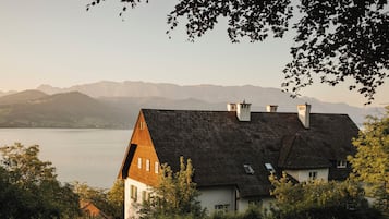 Deluxe Villa, Lake View | 12 bedrooms, desk, laptop workspace, free cots/infant beds