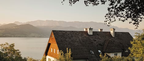 Vila luxo, vista para o lago | 12 quartos, escrivaninha, espaço de trabalho para notebook