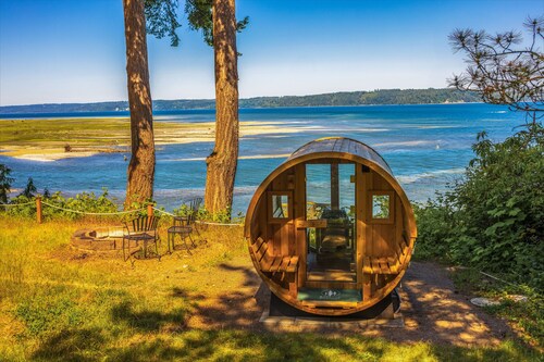 4BR waterfront home with beach access and views