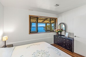 4 soverom, skrivebord og sengetøy