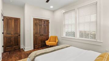 2 bedrooms, desk, iron/ironing board, travel crib