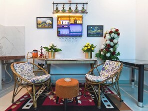 In-room dining - Villa Inn Udaipur by Yansh Group (Udaipur)
