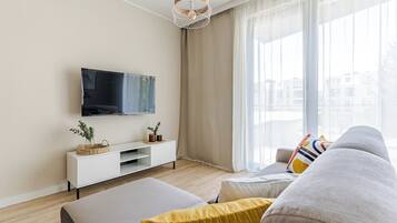 Apartment | Living room | Flat-screen TV