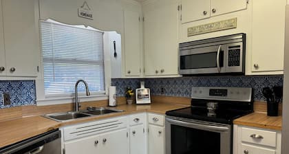 Lakeside Charming 2-bedroom house in lovely Santee with AC, WiFi