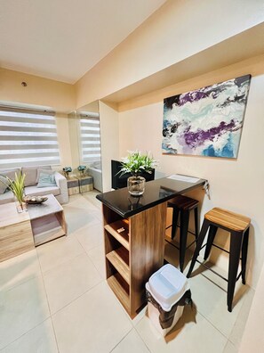 Signature Condo, 1 Bedroom, Non Smoking, Balcony | Living room | 45-inch Smart TV with cable channels