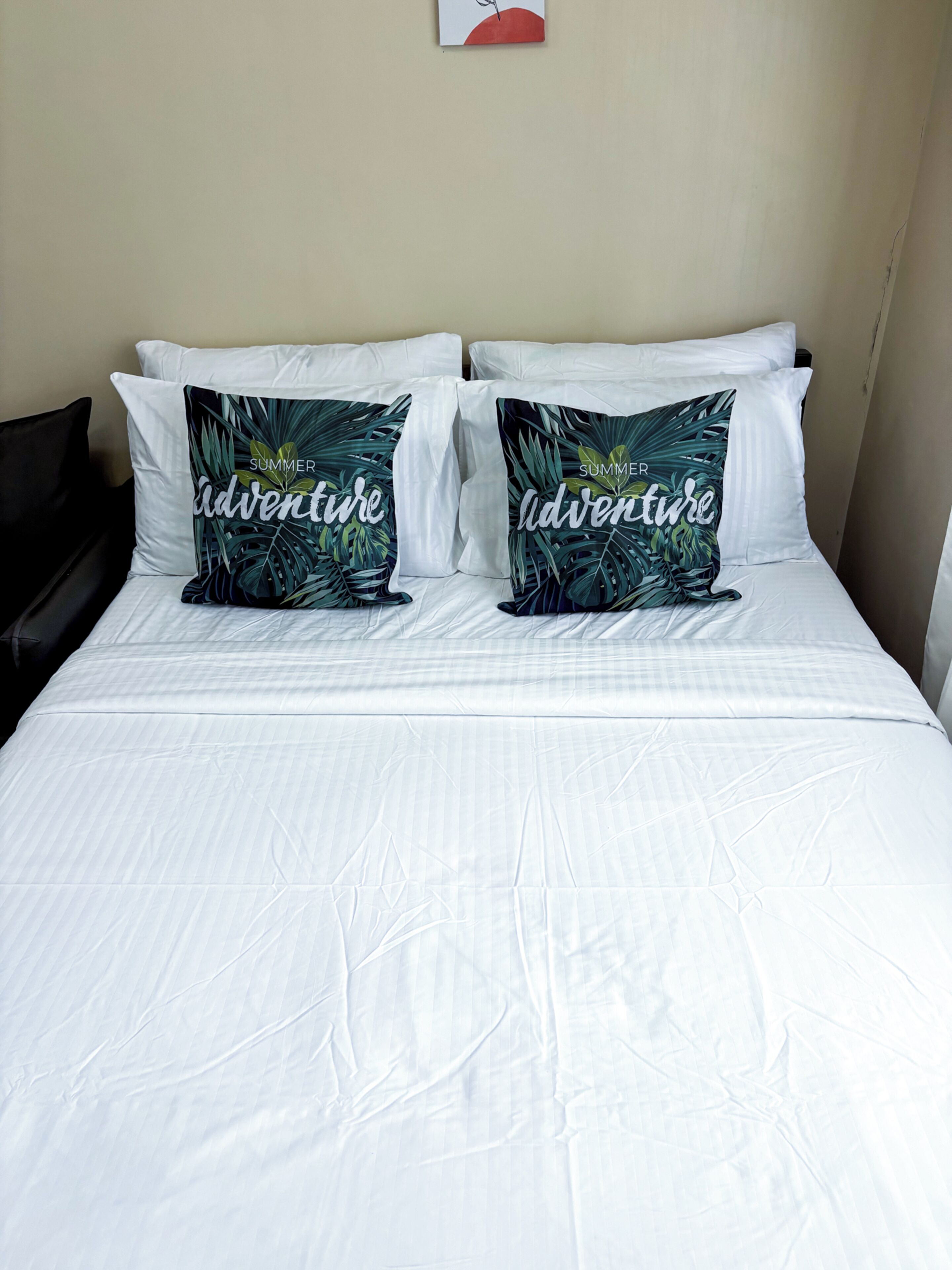 Basic Studio, 1 Queen Bed, Pool Access | Living area | 45-inch Smart TV with cable channels