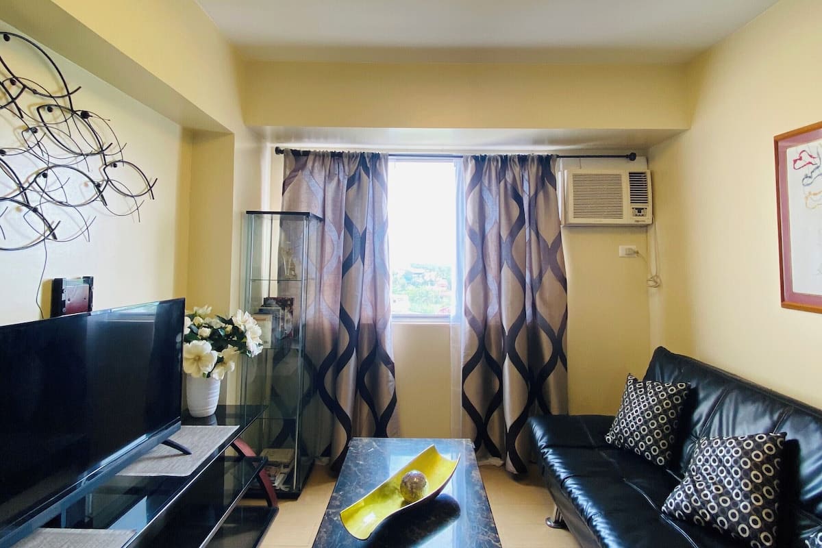 Family Condo, 1 Bedroom, Balcony, Poolside | Living room