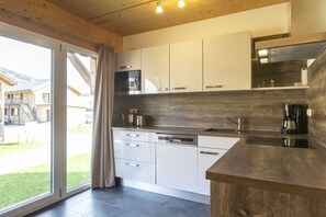 Refrigerador, microondas, horno y lavavajillas 