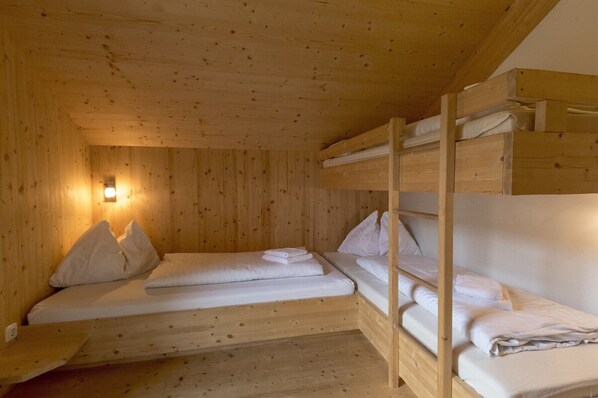 4 Schlafzimmer, kostenloses WLAN, Bettwäsche