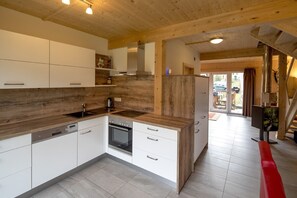Fridge, oven, dishwasher, coffee/tea maker