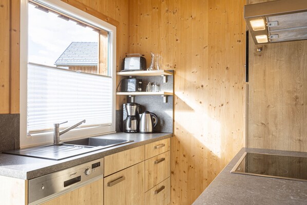 Fridge, oven, dishwasher, coffee/tea maker