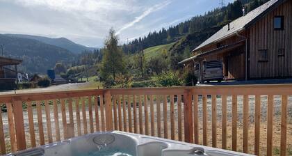 Chalet # 16 with 4 Bdrooms, sauna & whirlpool