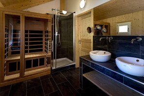 Shower, hair dryer, towels - Premium Chalet # 42 with IR sauna (St. Georgen am Kreischberg)