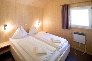 5 bedrooms, bed sheets