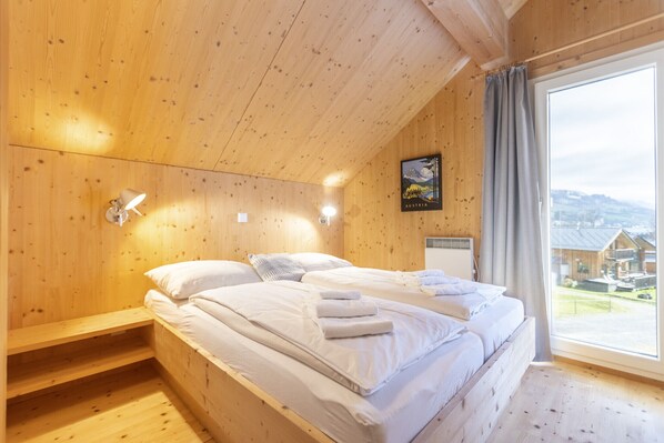 4 bedrooms, free WiFi, bed sheets