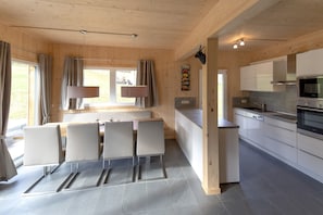 Kühlschrank, Mikrowelle, Ofen, Geschirrspüler