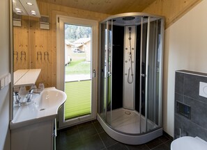 Dusche, Haartrockner, Handtücher