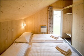 4 bedrooms, free WiFi, bed sheets