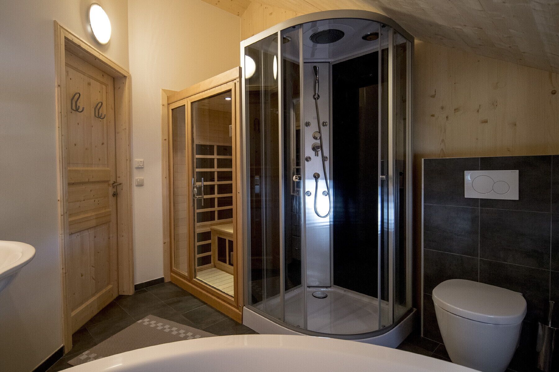 Dusche, Haartrockner, Handtücher
