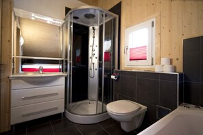 Shower, hair dryer, towels - Chalet # 36 with 3 bedrooms (St. Georgen am Kreischberg)