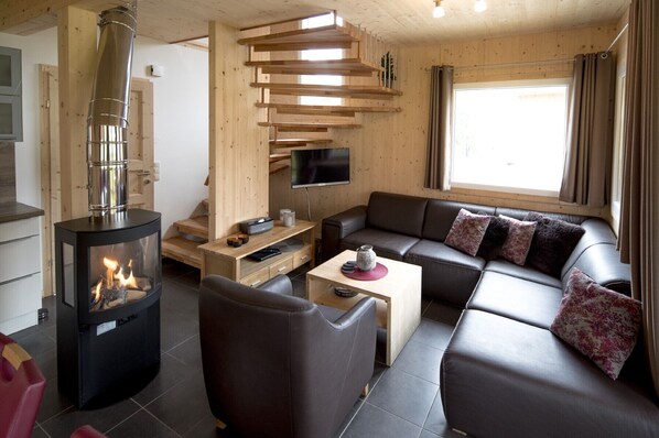 Televisión y chimenea 