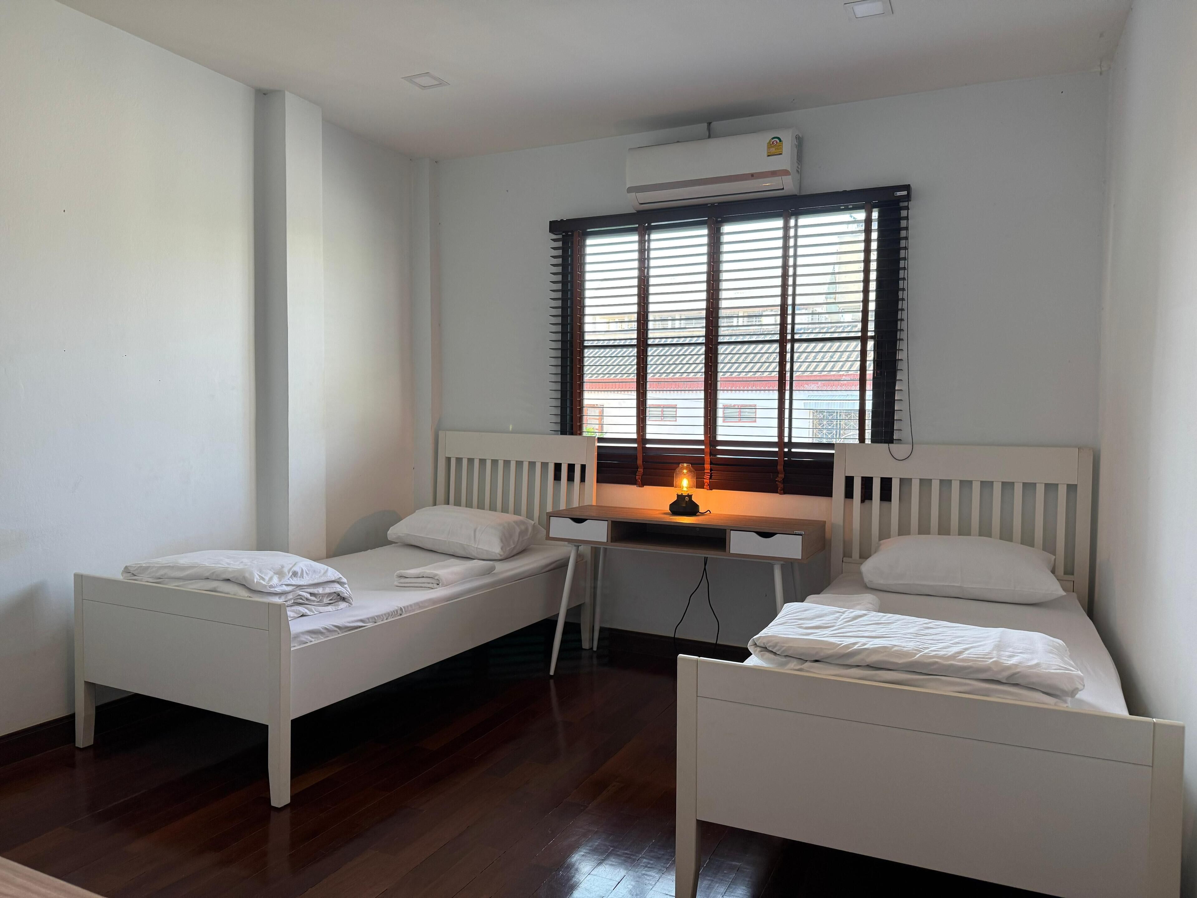 Chambre Standard Double ou avec lits jumeaux, 2 lits une place, non-fumeurs | Rideaux occultants, fer et planche à repasser, Wi-Fi gratuit