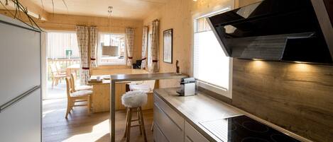 Kühlschrank, Mikrowelle, Ofen, Geschirrspüler