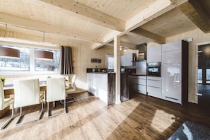 Fridge, oven, dishwasher, coffee/tea maker