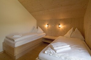 4 bedrooms, free WiFi, bed sheets