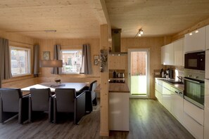 Kühlschrank, Mikrowelle, Ofen, Geschirrspüler