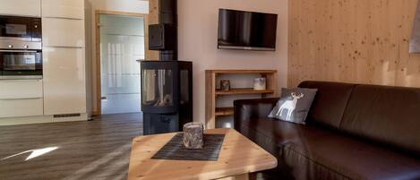 Televisión y chimenea